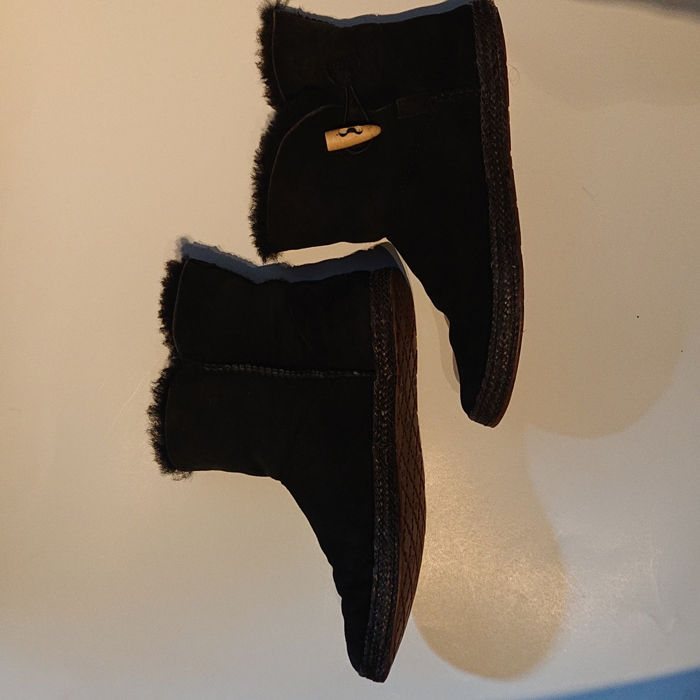 UGG ancle boots size  7,5